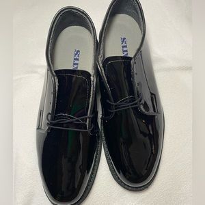 Brand new black Bates dress shoes